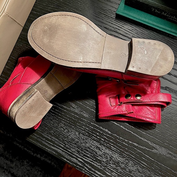 Red EM boots - Picture 4 of 4